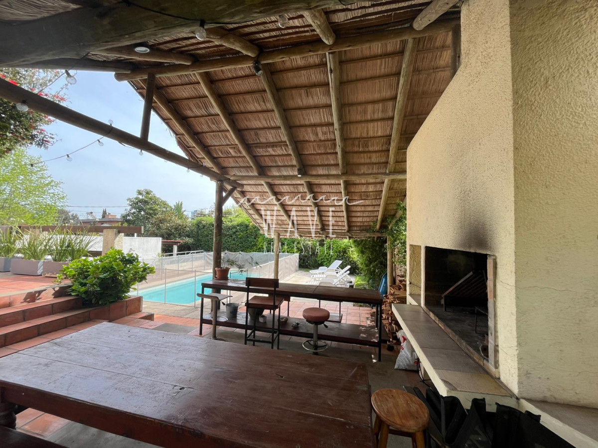 Casa ID.5152 - Alquiler Temporal Casa en Mansa, 3 dormitorios, dependencia de servicio, piscina, jardín.