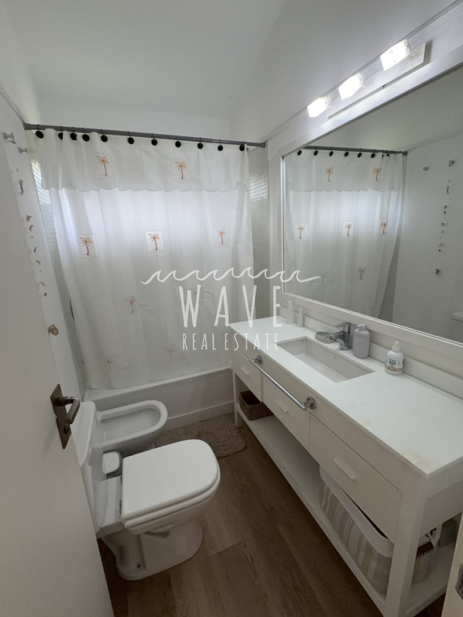 Casa ID.5473 - Venta de casa de 5 dormitorios en El Golf, Punta del Este