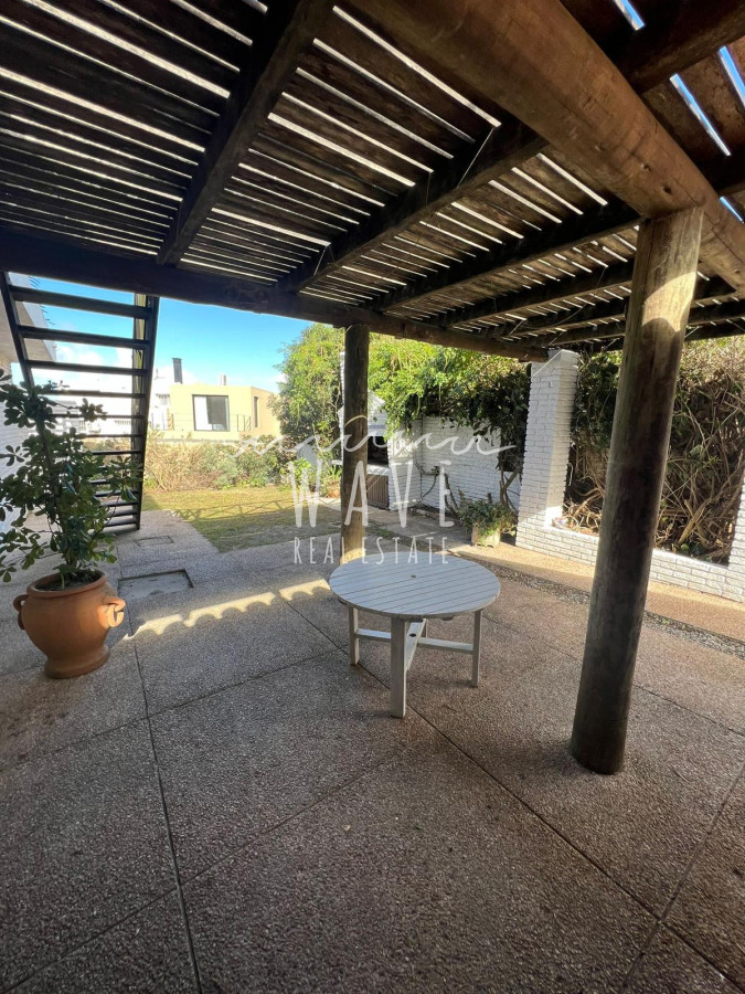 Casa ID.1127 - La Barra, 3 dormitorios, 3 baños, suite con vista al mar, céntrica. 