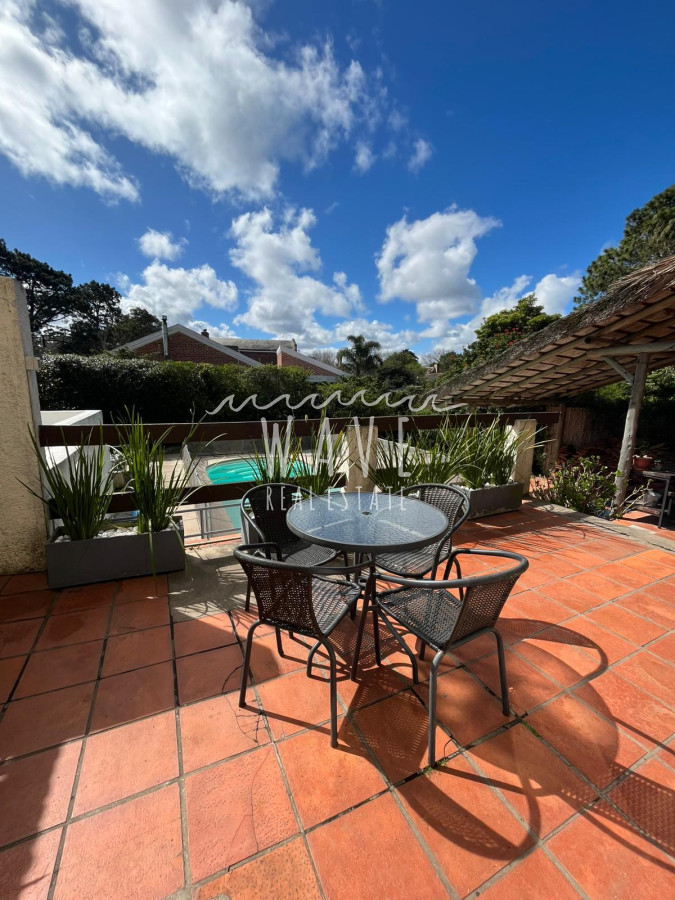 Casa ID.5152 - Alquiler Temporal Casa en Mansa, 3 dormitorios, dependencia de servicio, piscina, jardín.