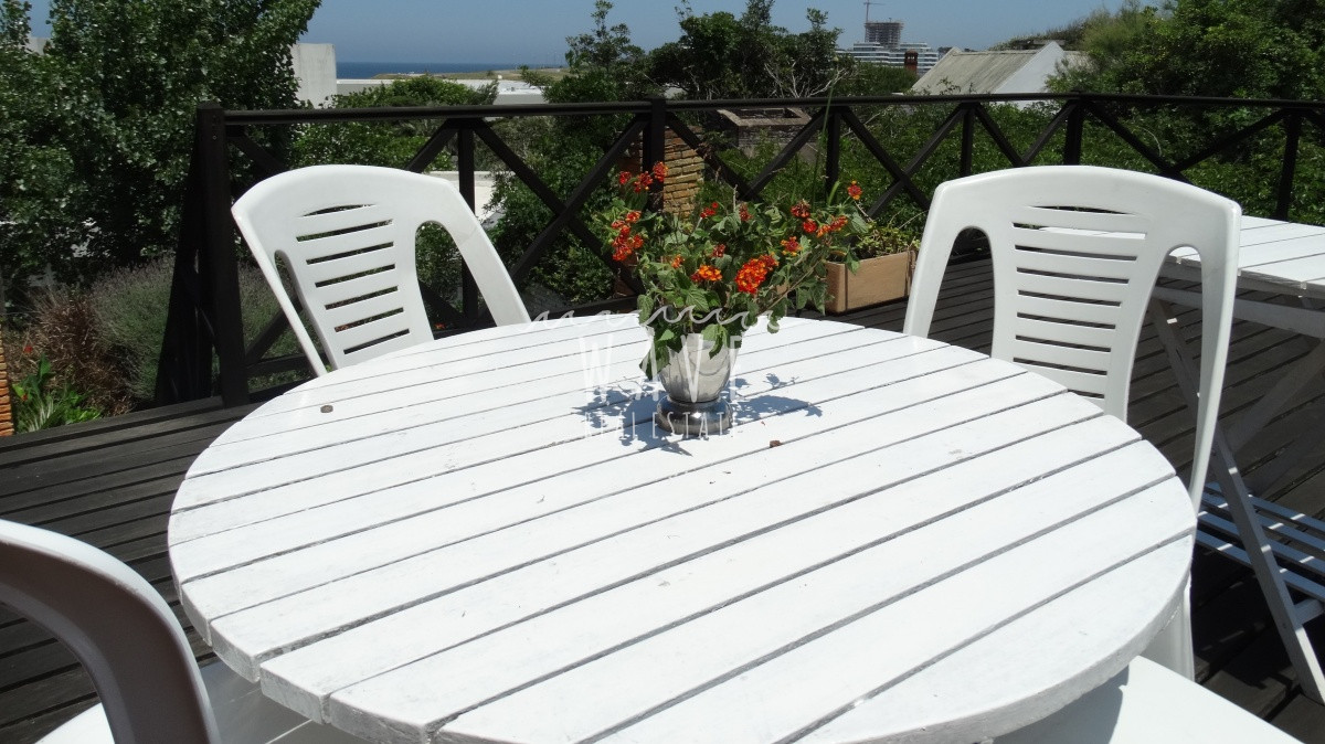 Casa ID.1127 - La Barra, 3 dormitorios, 3 baños, suite con vista al mar, céntrica. 