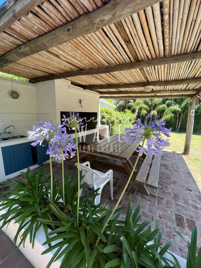 Casa ID.1532 - La Barra 3 dormitorios y 2 baños, jardín, parrillero. 