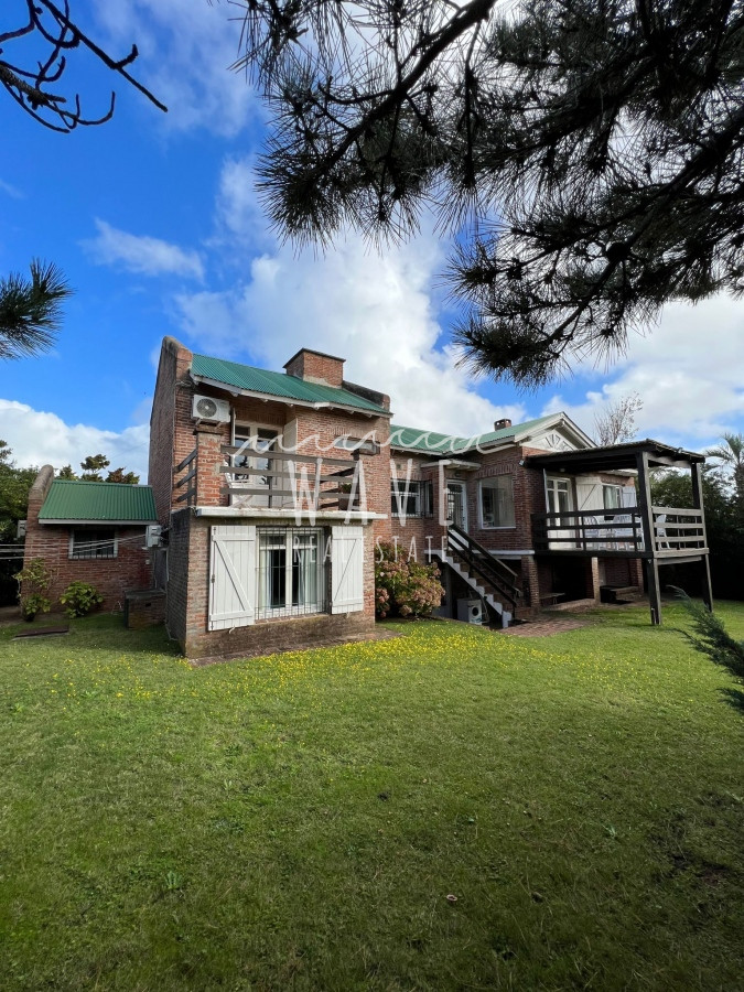 Casa ID.1790 - CASA EN VENTA La Barra  4 suites, a metros de Shopping OH.