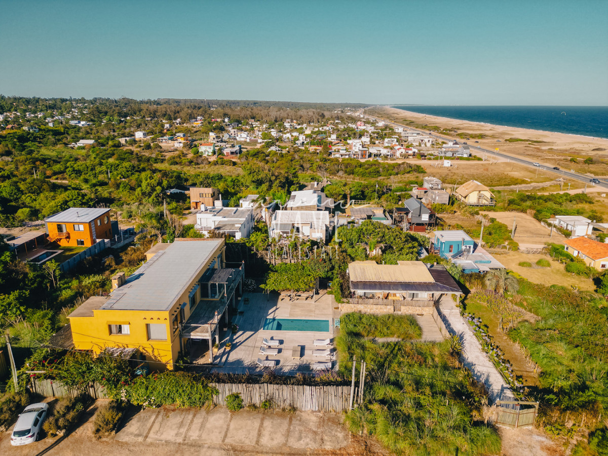 Casa ID.5179 - Venta de casa de 5 dormitorios en Punta Piedras, Manantiales