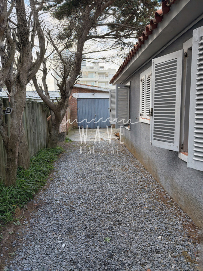 Casa ID.5664 - Venta de casa de 4 dormitorios en Playa Mansa, Punta del Este