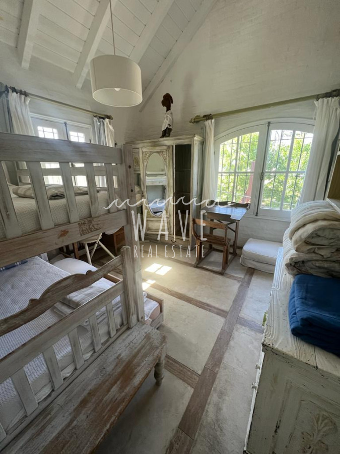 Casa ID.1541 - Montoya, 5 dormitorios, amplia, cercada, muy segura. Piscina, parrillero. Ideal familias numerosas.