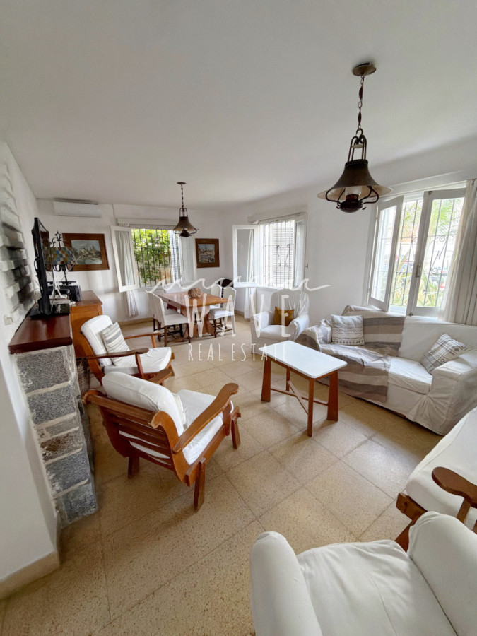Casa ID.5664 - Venta de casa de 4 dormitorios en Playa Mansa, Punta del Este
