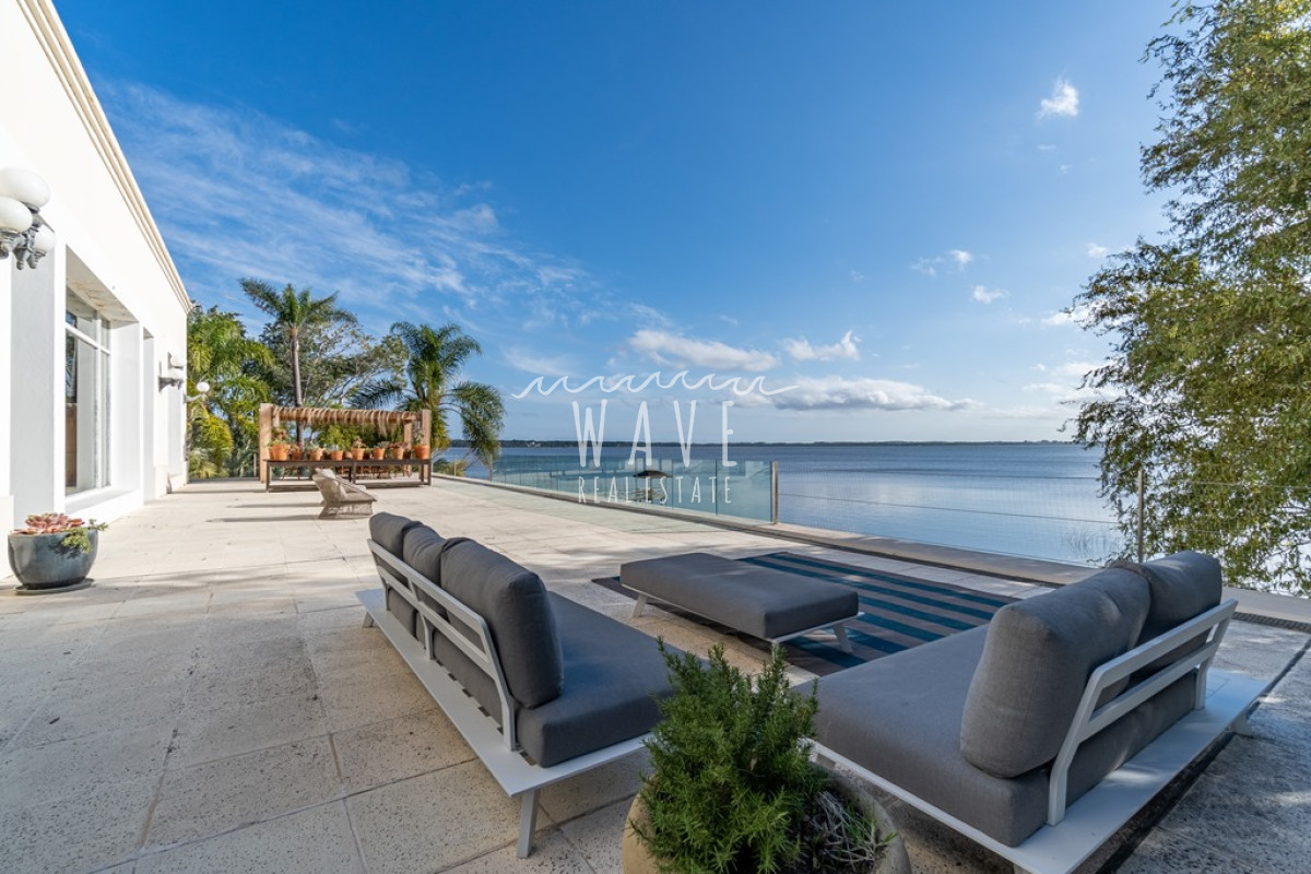 Casa ID.55 - Venta de Residencia de 7 dormitorios + 8 baños sobre Laguna del Sauce, Punta del Este