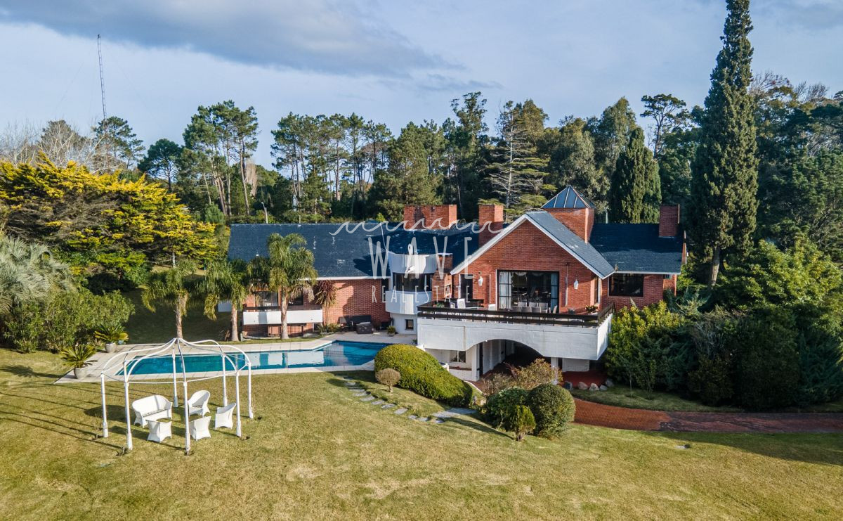 Casa ID.16 - Venta de Residencia de 7 dormitorios en Zona Golf, Excelente construcción! 600m2 edificados 5000m2 de terreno