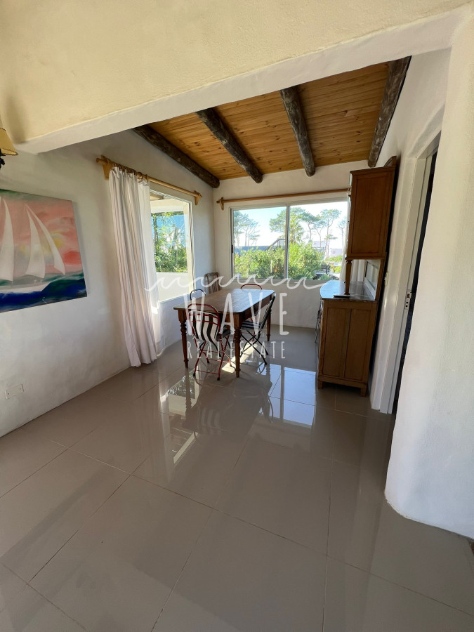 Casa ID.1640 - Montoya Alquiler Anual 4 dorm y servicio. Calefacción, vista al mar.