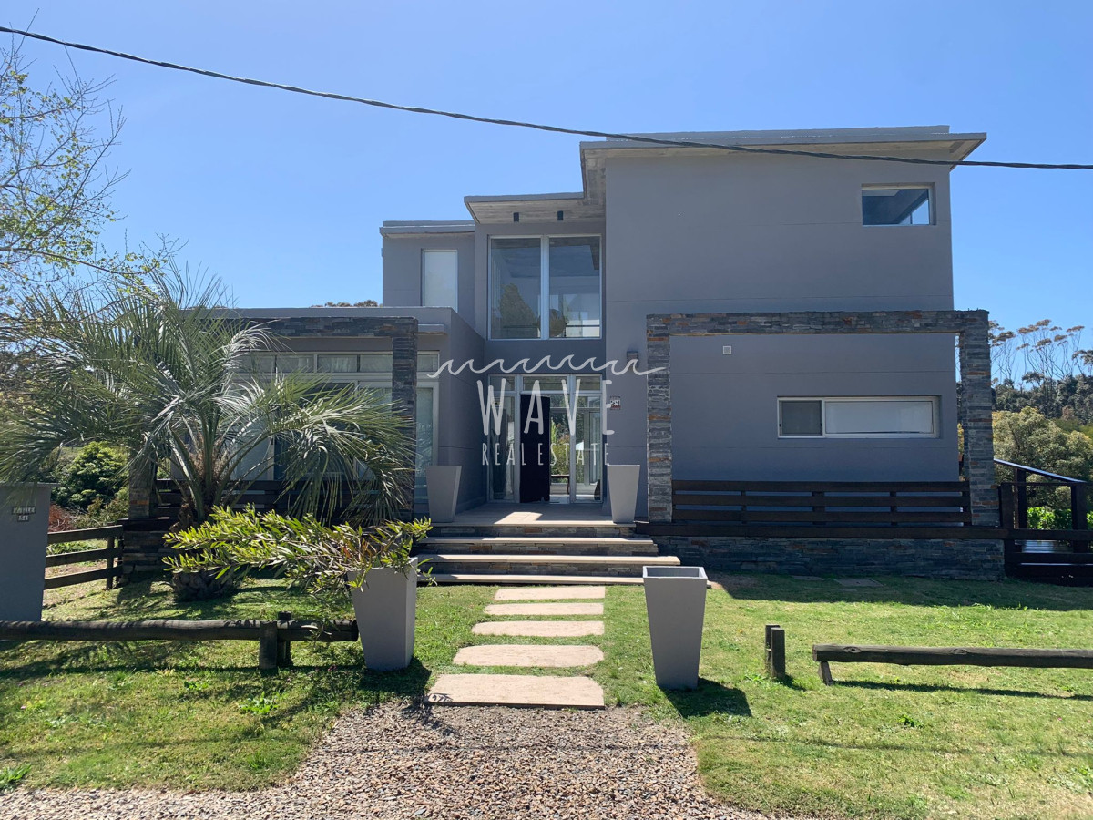 Casa ID.4739 - Alquiler Invernal o Anual en San Vicente, Casa muy bien preparada para el invierno. 3 dormitorios, piscina.