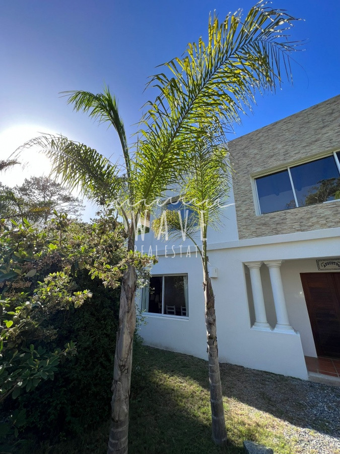 Casa ID.1640 - Montoya Alquiler Anual 4 dorm y servicio. Calefacción, vista al mar.
