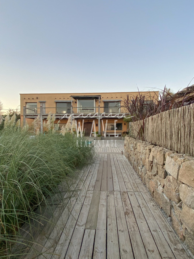 Casa ID.5179 - Venta de casa de 5 dormitorios en Punta Piedras, Manantiales