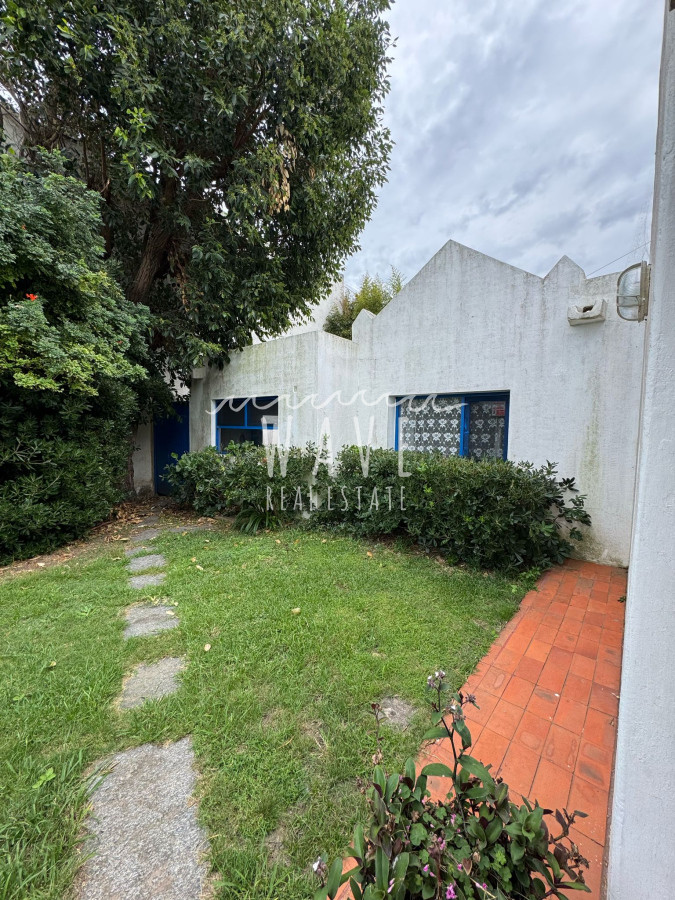 Casa ID.4822 - Venta de casa sobre Ruta 10, La Barra, con 3 dormitorios y 1000 metros de terreno