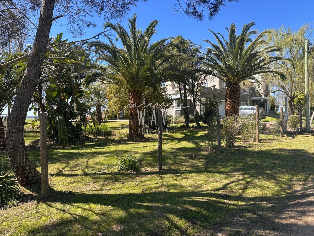 Casa ID.5036 - Venta de Casa de 6 dormitorios en Balneario Buenos Aires, con piscina