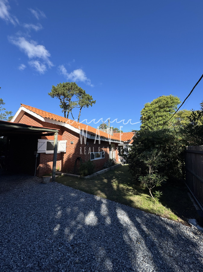 Casa ID.4878 - Casa a la Venta, con 5 dormitorios en Punta del Este