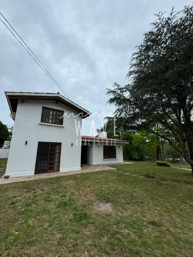 Casa ID.4257 - San Rafael, PDA 12. 3 dormitorios, dep. serv c baño, alarma, cerramiento.