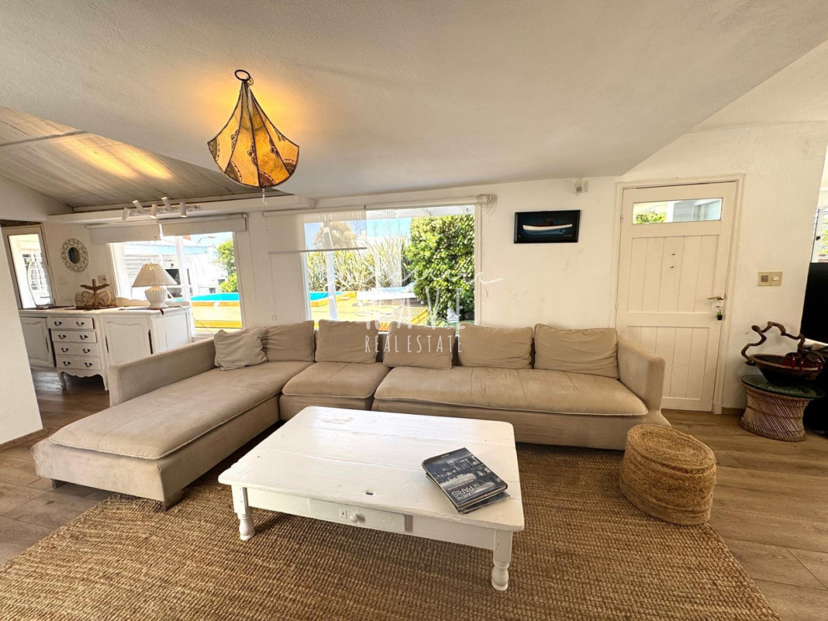 Casa ID.5952 - Alquiler temporada y venta casa 4 dormitorios a pasos del mar en la barra 