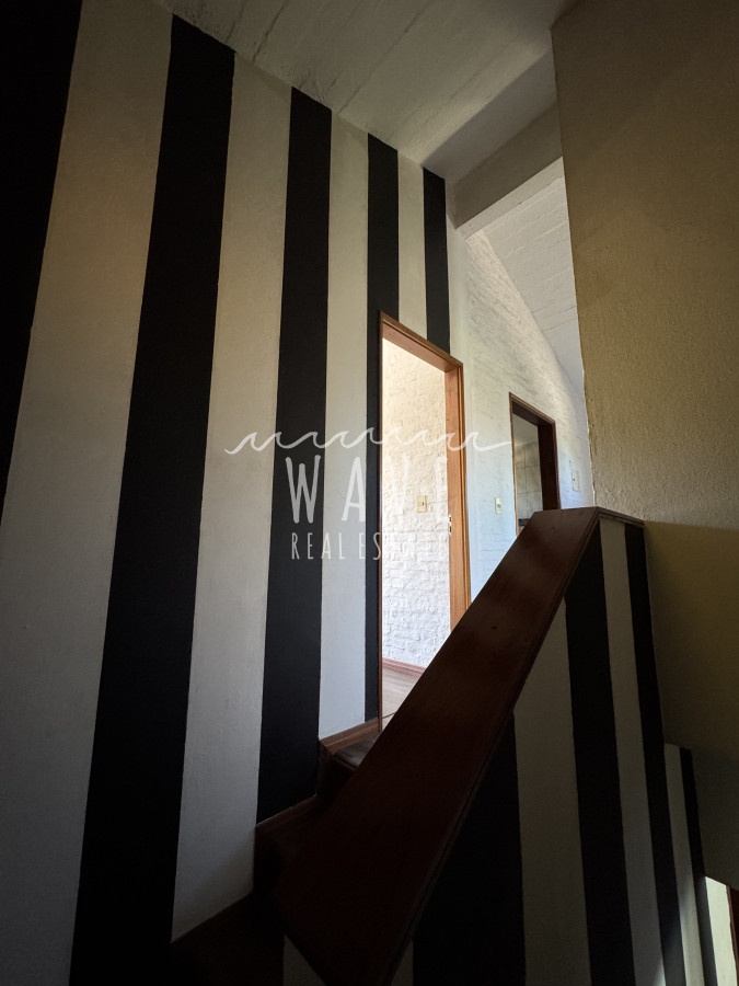 Casa ID.4964 - Venta, Casa de 4 dormitorios en Playa Mansa, con piscina y parrillero
