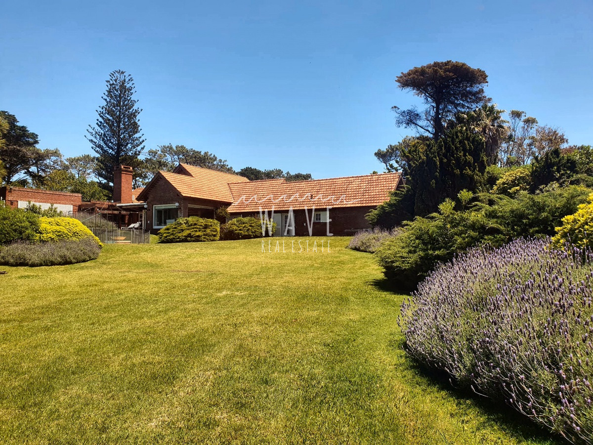 Casa ID.1393 - Venta de Casa de 6 dormitorios en San Rafael, Punta del Este.