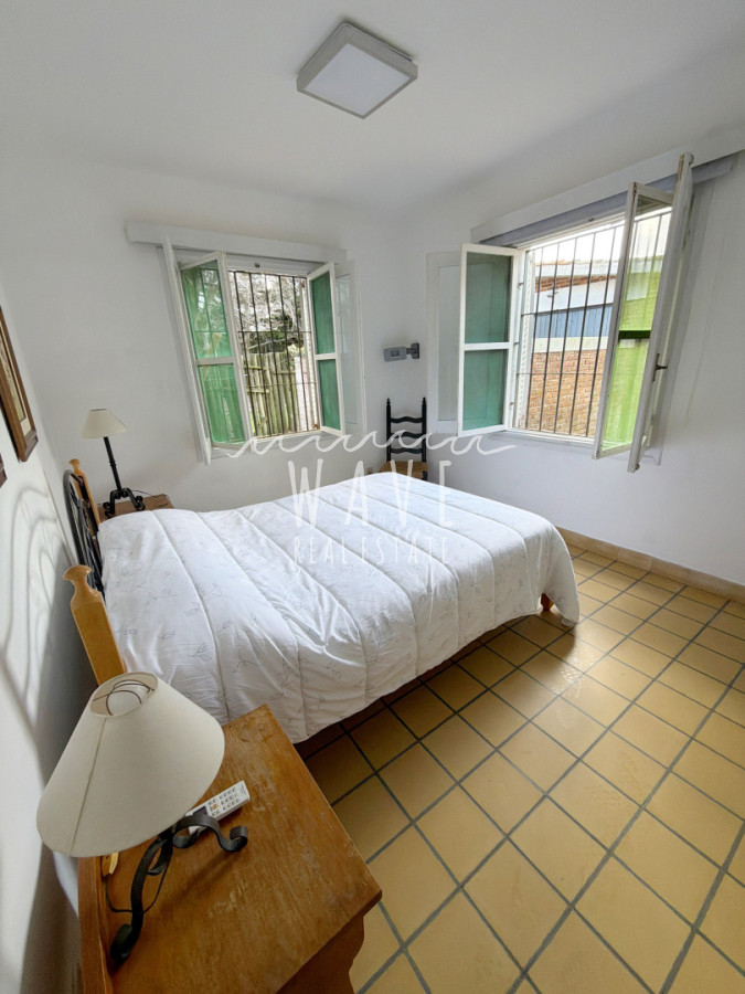 Casa ID.5664 - Venta de casa de 4 dormitorios en Playa Mansa, Punta del Este