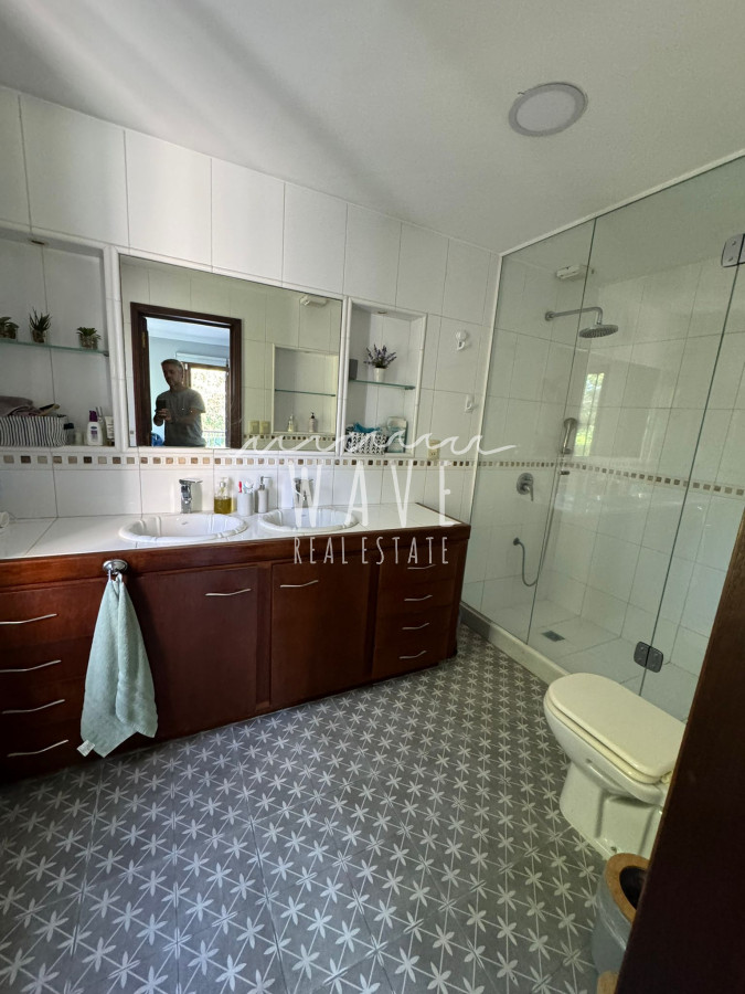 Casa ID.4608 - Mansa, Alquiler Temporada, 4 dormitorios, piscina climatizada. Disponible.