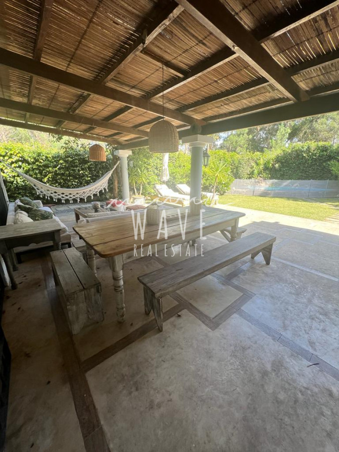 Casa ID.1541 - Montoya, 5 dormitorios, amplia, cercada, muy segura. Piscina, parrillero. Ideal familias numerosas.