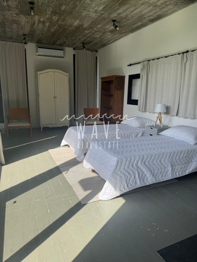 Casa ID.5443 - Venta de casa de 4 dormitorios en la venta en La Arbolada, Punta del Este