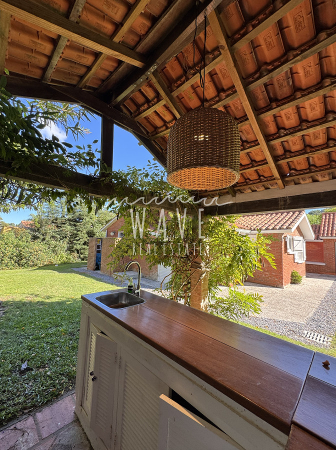 Casa ID.4878 - Casa a la Venta, con 5 dormitorios en Punta del Este