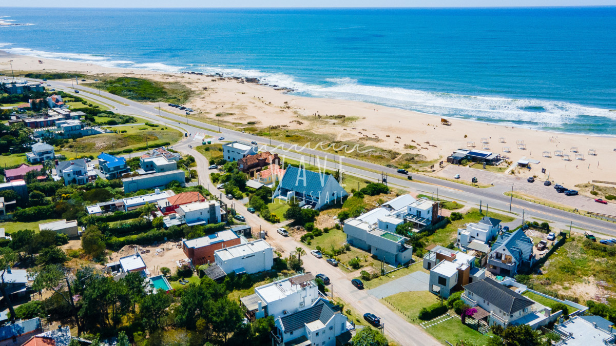 Casa ID.5220 - Venta de casa de 3 dormitorios + dep. en Montoya, La Barra