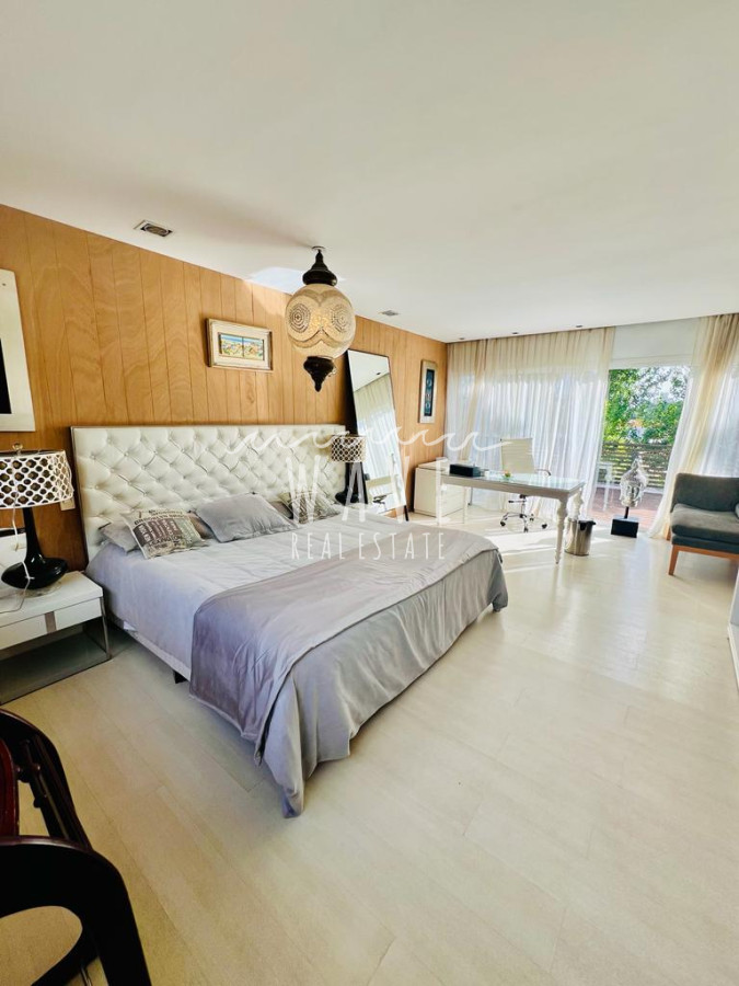 Casa ID.3971 - Venta de casa en Barrio Privado 400 m2 construidos. 