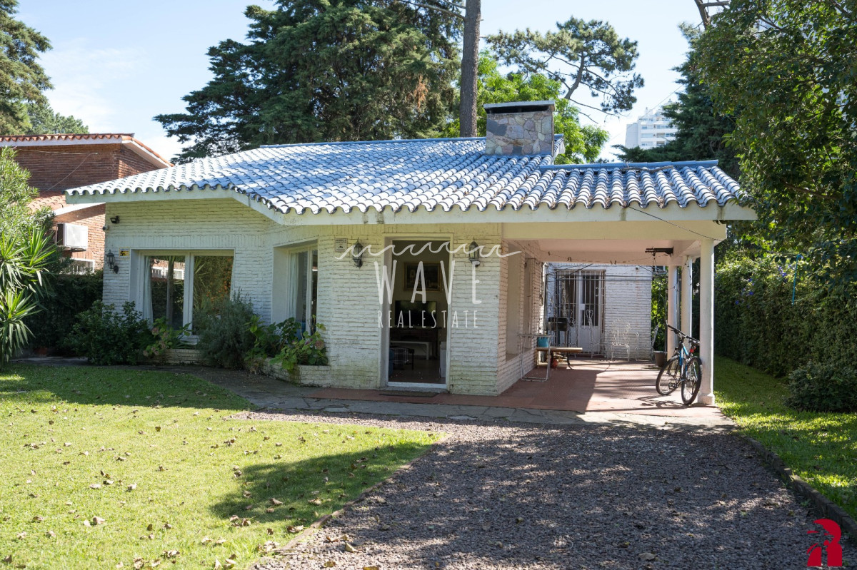 Casa ID.5308 - Venta de casa de 4 dormitorios + dep. en Cantegril, Punta del Este