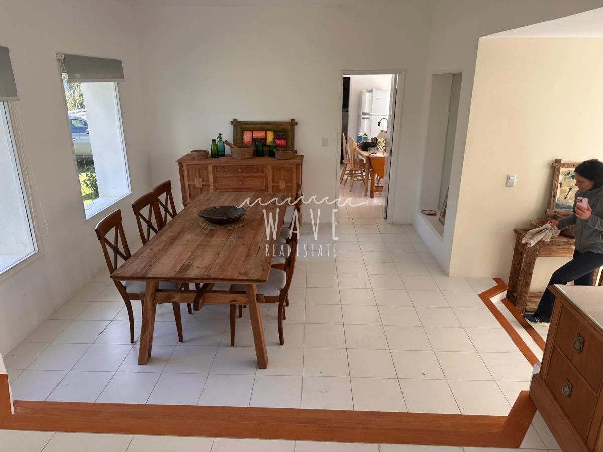 Casa ID.5036 - Venta de Casa de 6 dormitorios en Balneario Buenos Aires, con piscina