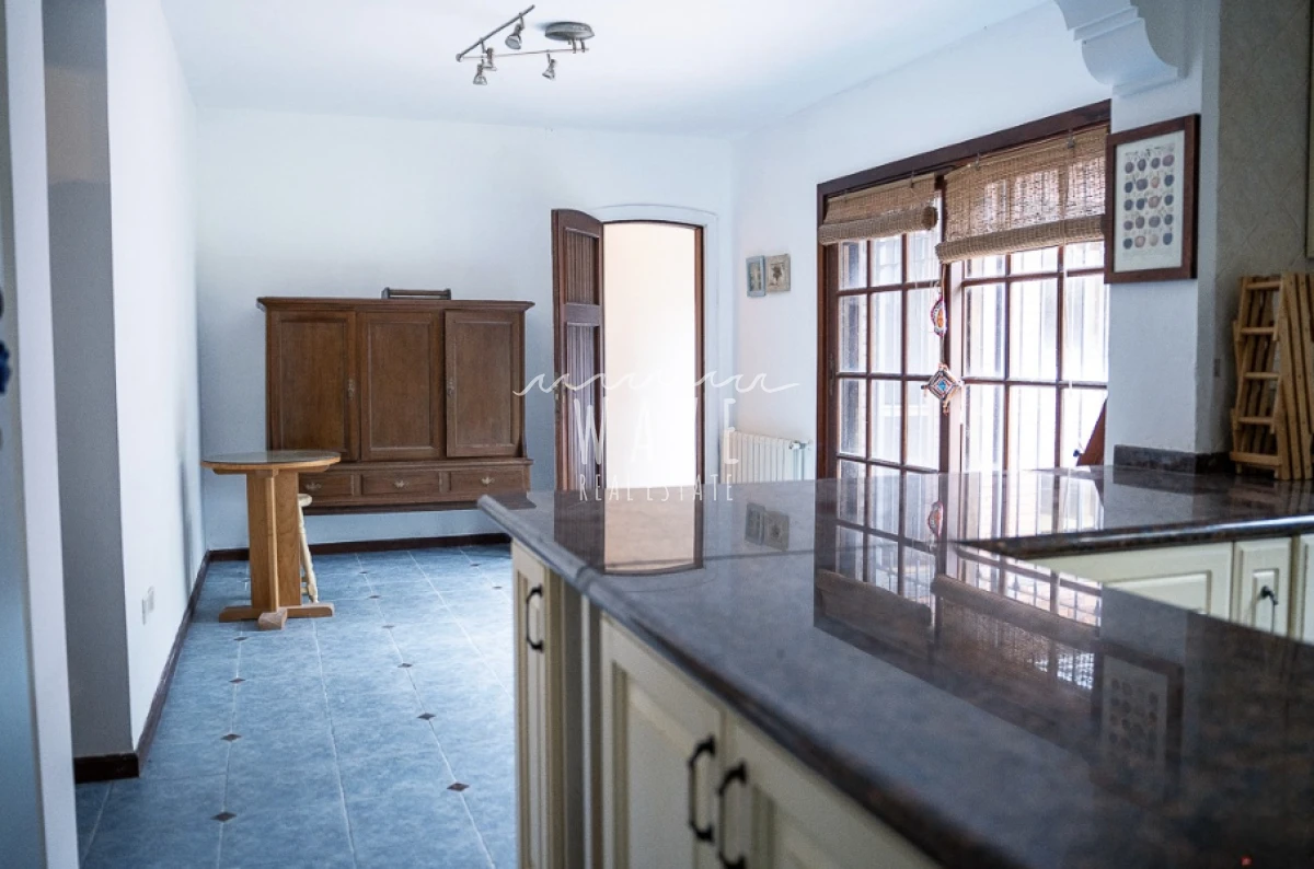 Casa ID.4921 - Venta de Casa, con 5 dormitorios + 2 en casa de servicio en Playa Mansa, a metros del mar