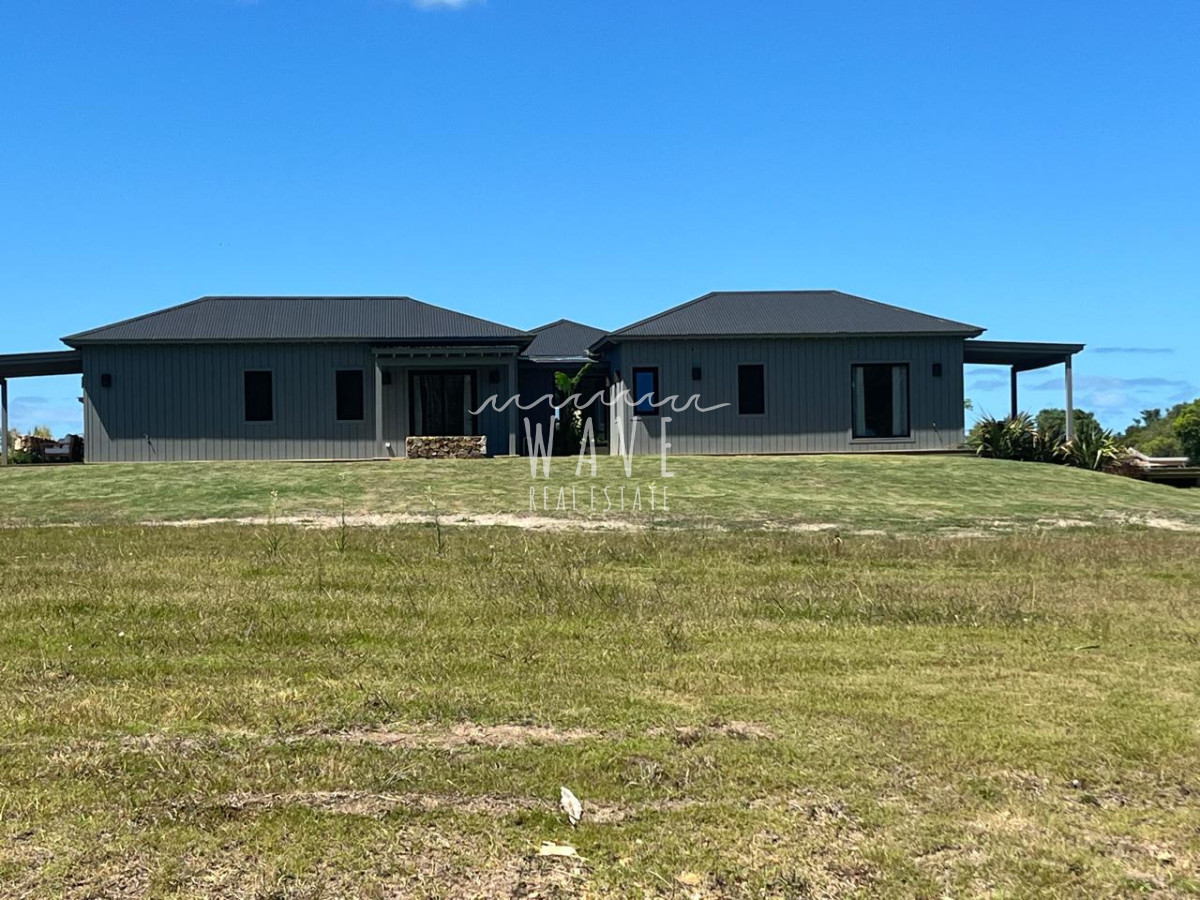 Casa ID.5412 - Venta Alquiler Casa 4 dormitorios y servicio Puerto Quetzal La barra