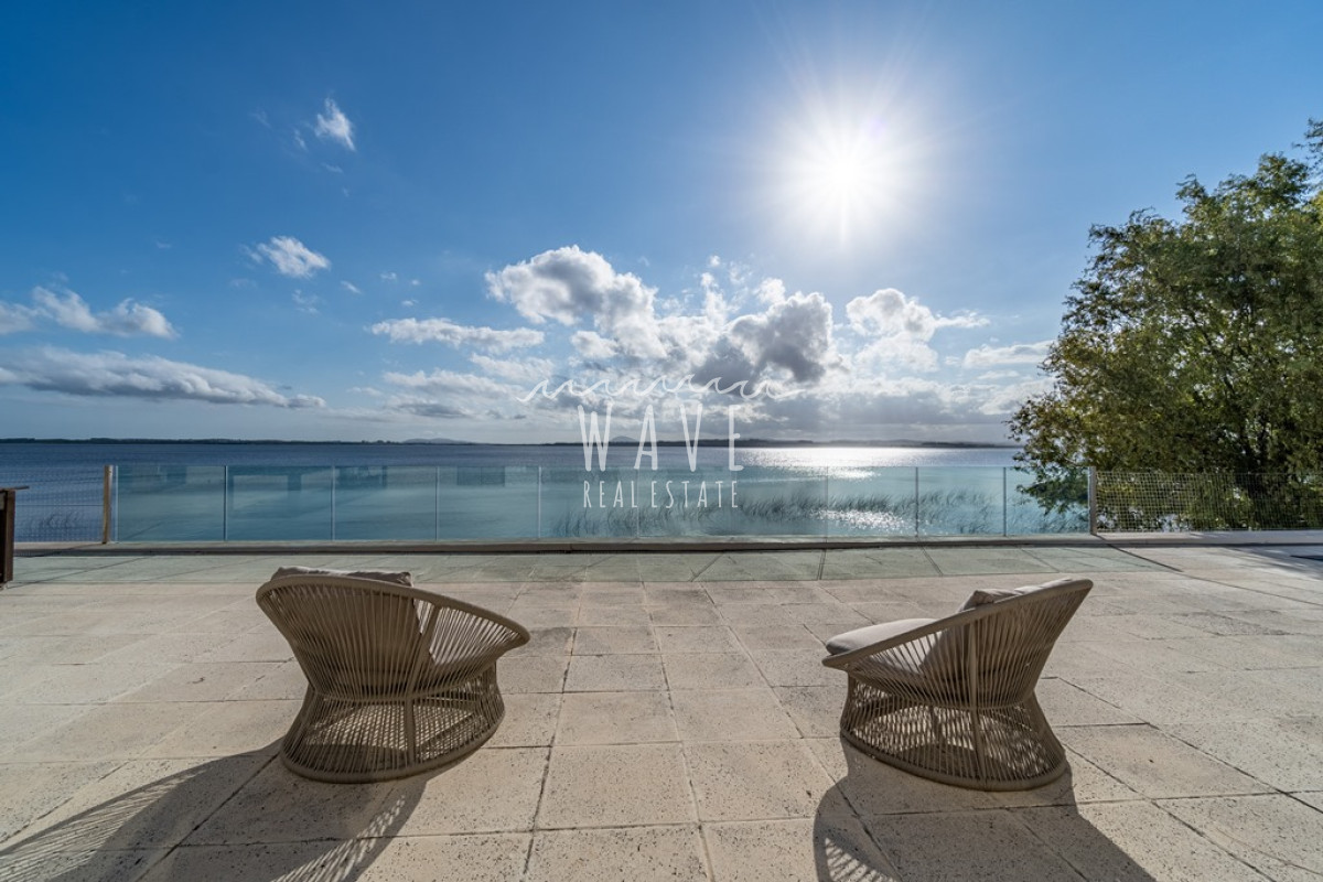 Casa ID.55 - Venta de Residencia de 7 dormitorios + 8 baños sobre Laguna del Sauce, Punta del Este