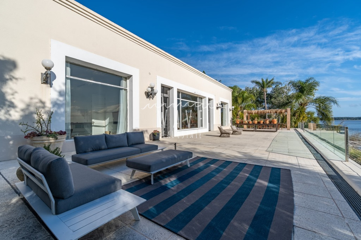 Casa ID.55 - Venta de Residencia de 7 dormitorios + 8 baños sobre Laguna del Sauce, Punta del Este