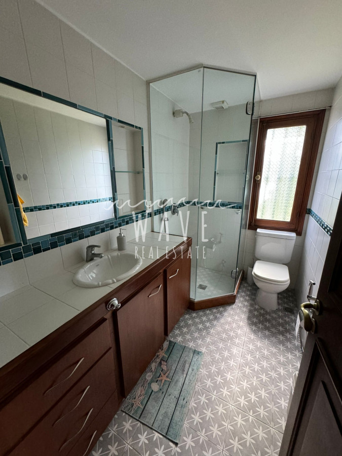 Casa ID.4608 - Mansa, Alquiler Temporada, 4 dormitorios, piscina climatizada. Disponible.