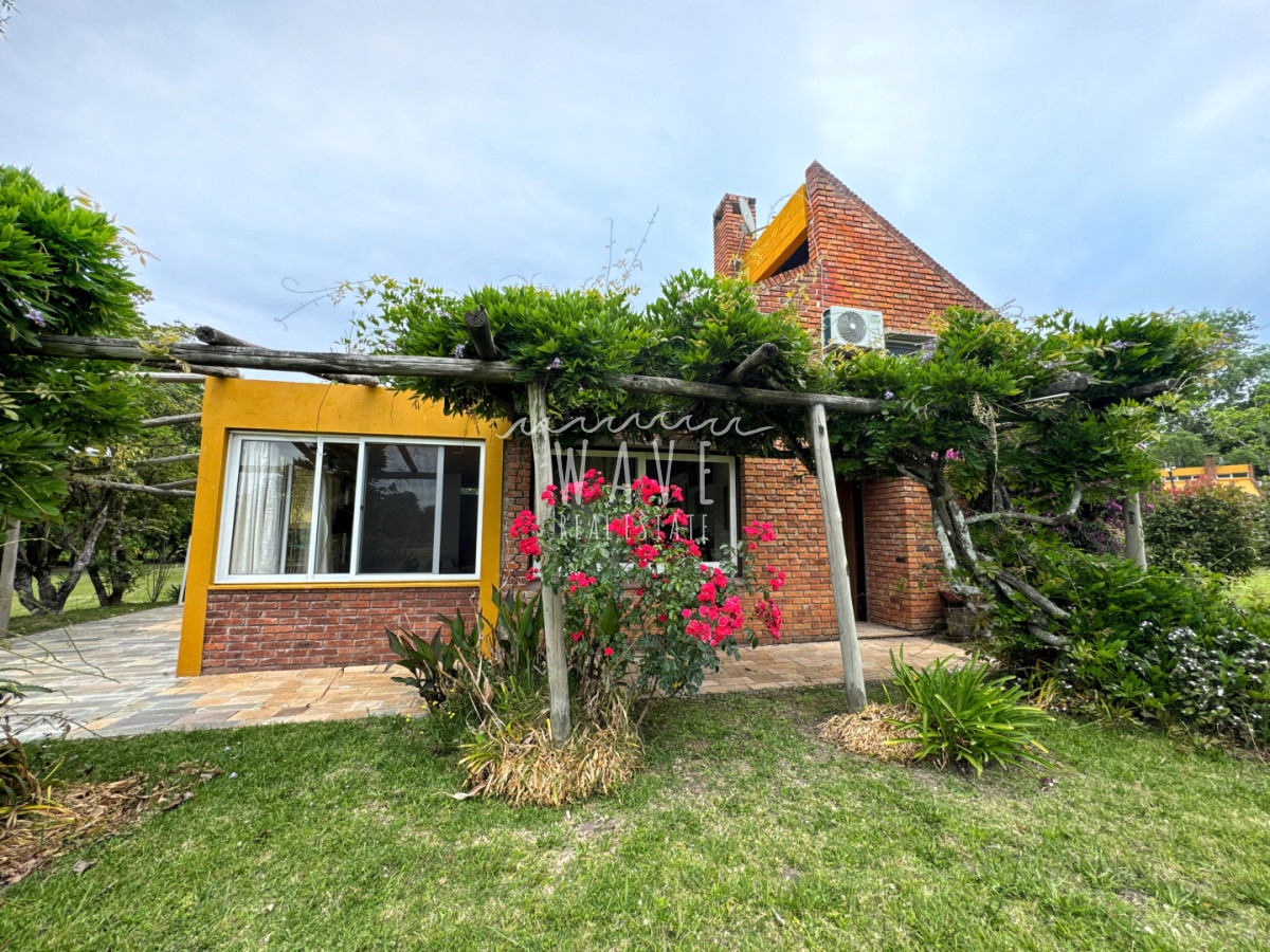 Casa ID.5037 - Venta, Casa de 3 dormitorios en Camino Lussich, Maldonado