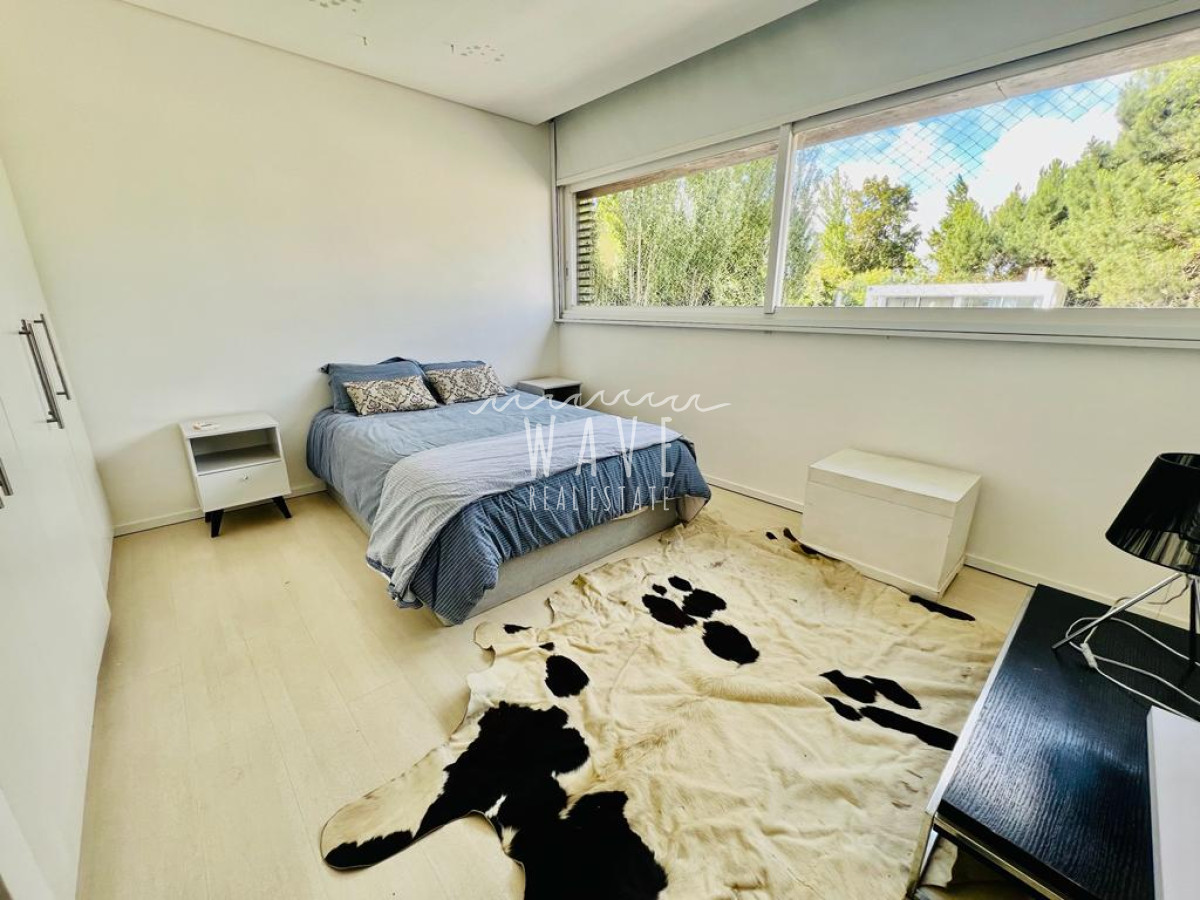 Casa ID.3971 - Venta de casa en Barrio Privado 400 m2 construidos. 