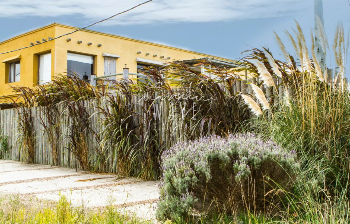 Casa ID.5179 - Venta de casa de 5 dormitorios en Punta Piedras, Manantiales