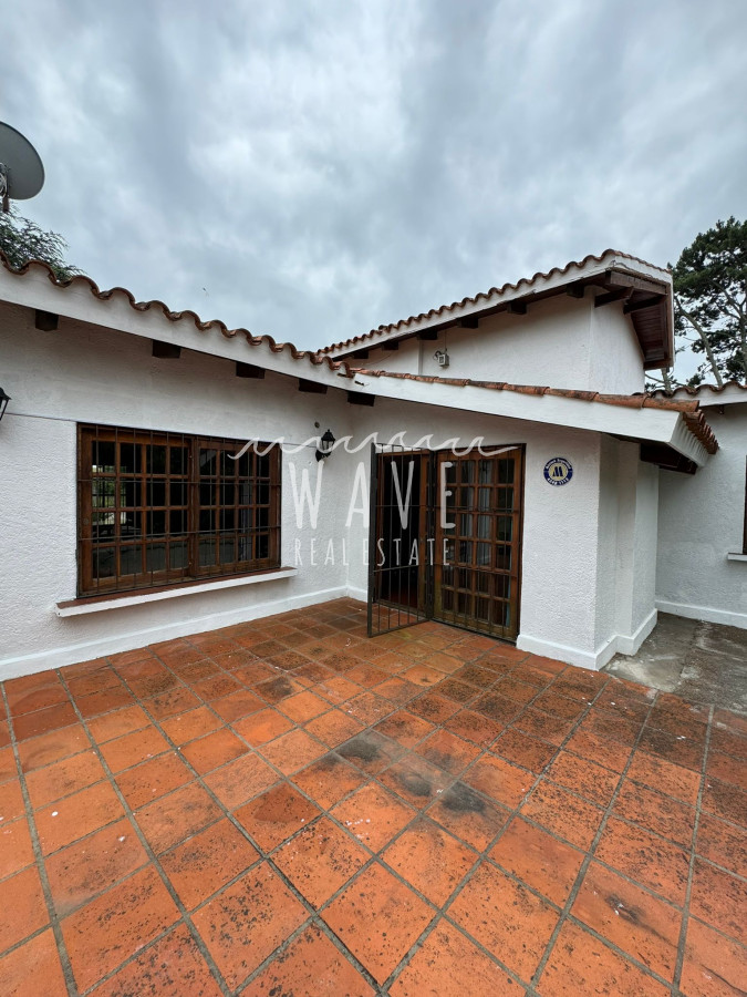Casa ID.4257 - San Rafael, PDA 12. 3 dormitorios, dep. serv c baño, alarma, cerramiento.