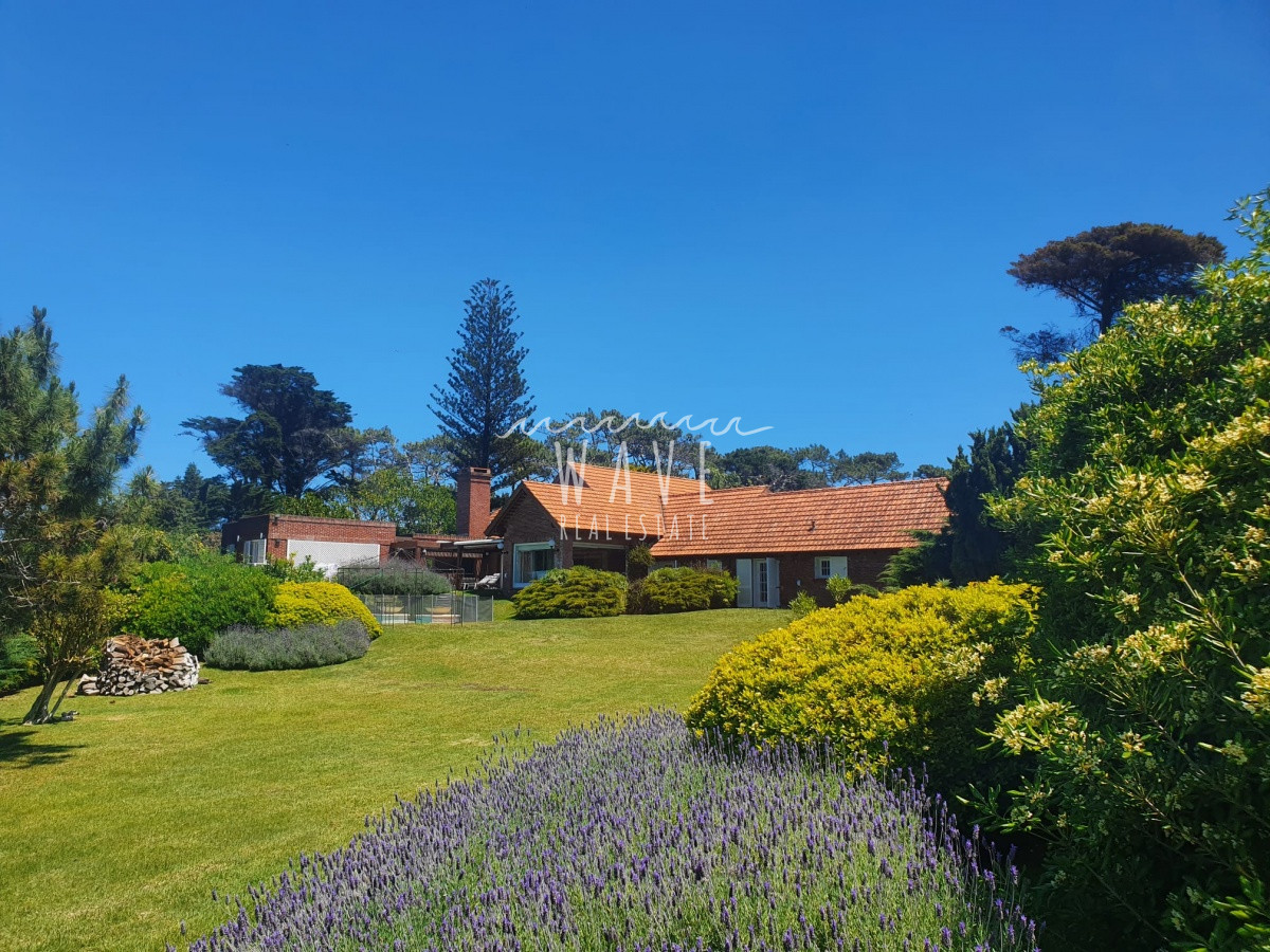 Casa ID.1393 - Venta de Casa de 6 dormitorios en San Rafael, Punta del Este.