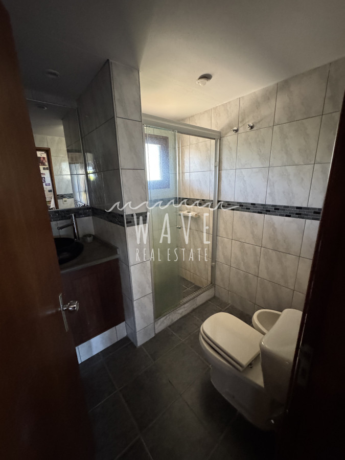 Casa ID.4964 - Venta, Casa de 4 dormitorios en Playa Mansa, con piscina y parrillero
