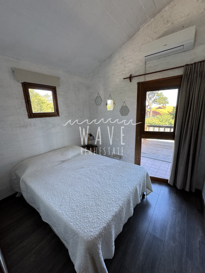 Casa ID.4964 - Venta, Casa de 4 dormitorios en Playa Mansa, con piscina y parrillero