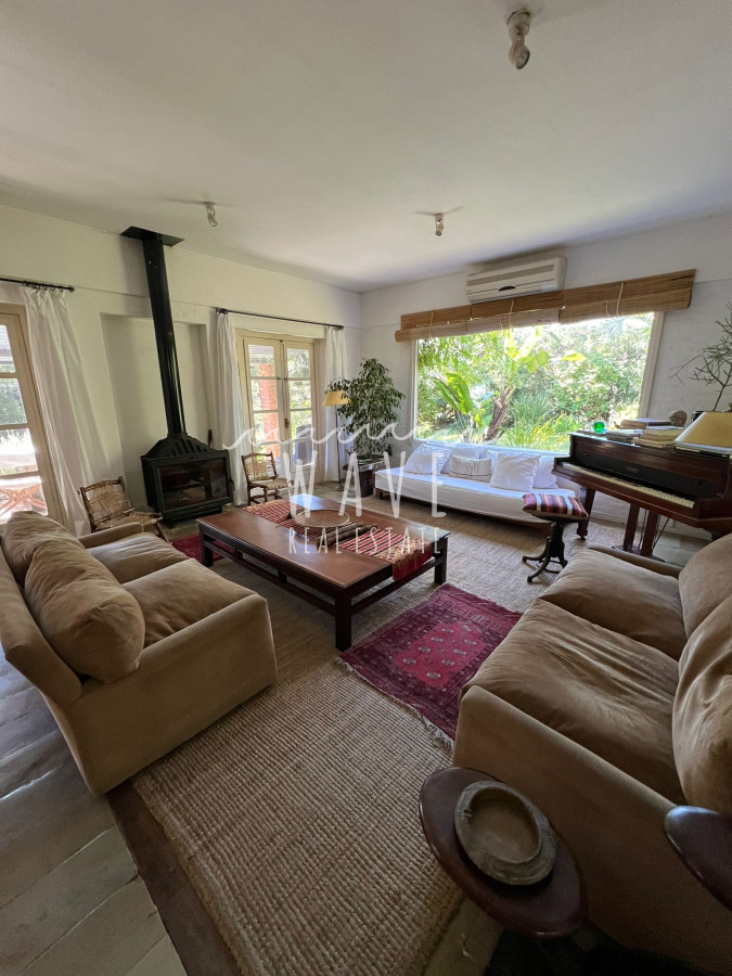 Casa ID.4227 - La Barra, Venta y Alquiler de Verano. Divina casa a 2 cuadras de Ruta 10. 3 dormitorios.