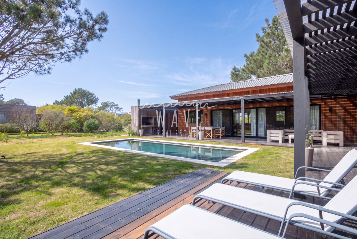 Casa ID.5953 - Venta Alquiler Casa 5 suite mas dependencia Laguna Escondida