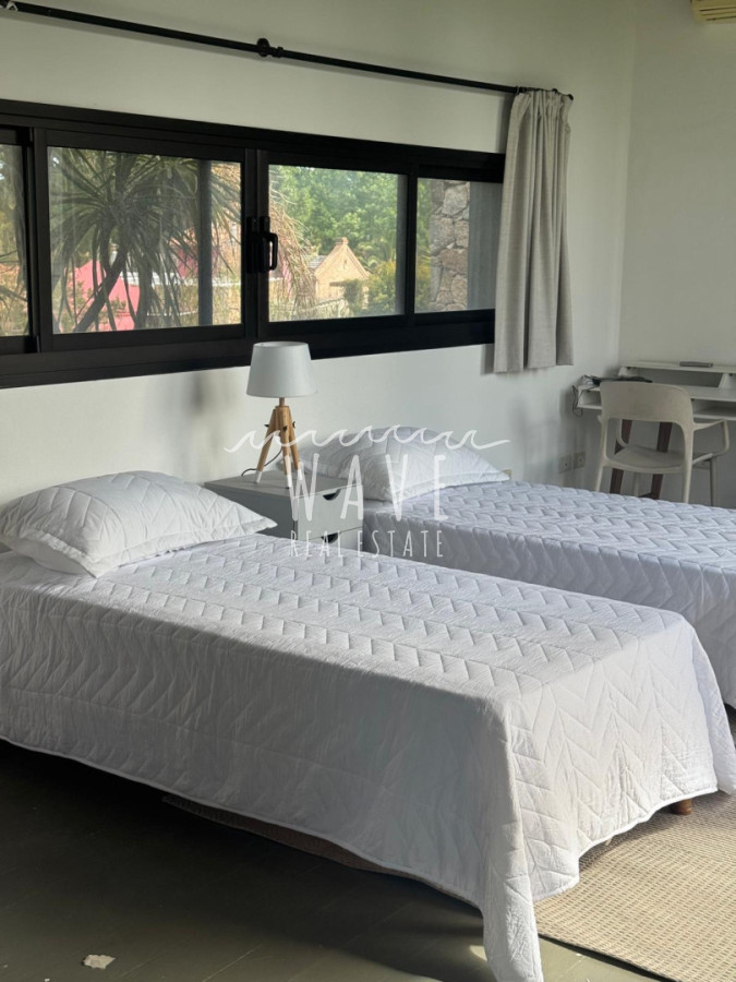 Casa ID.5443 - Venta de casa de 4 dormitorios en la venta en La Arbolada, Punta del Este