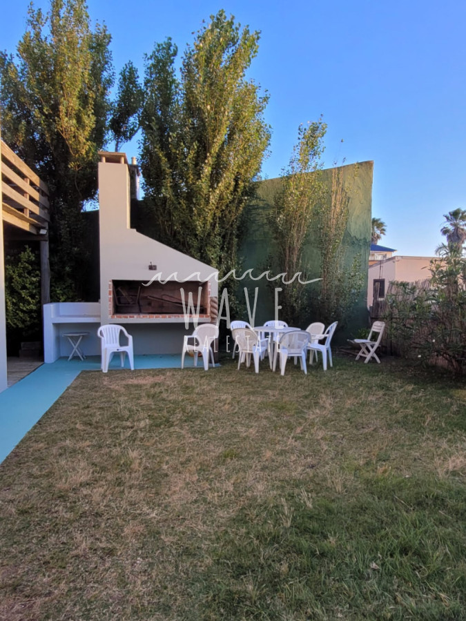Casa ID.802 - Casa en Alquiler Temporal de Verano, con 3 dormitorios, en Balneario Buenos Aires, 50 metros del mar