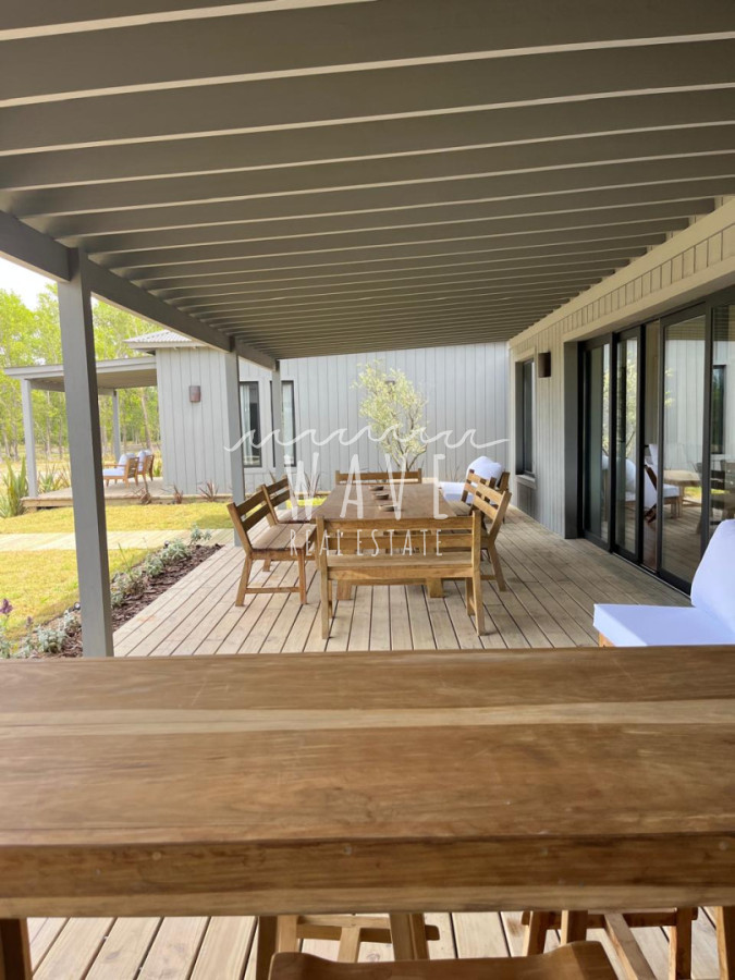 Casa ID.5412 - Venta Alquiler Casa 4 dormitorios y servicio Puerto Quetzal La barra